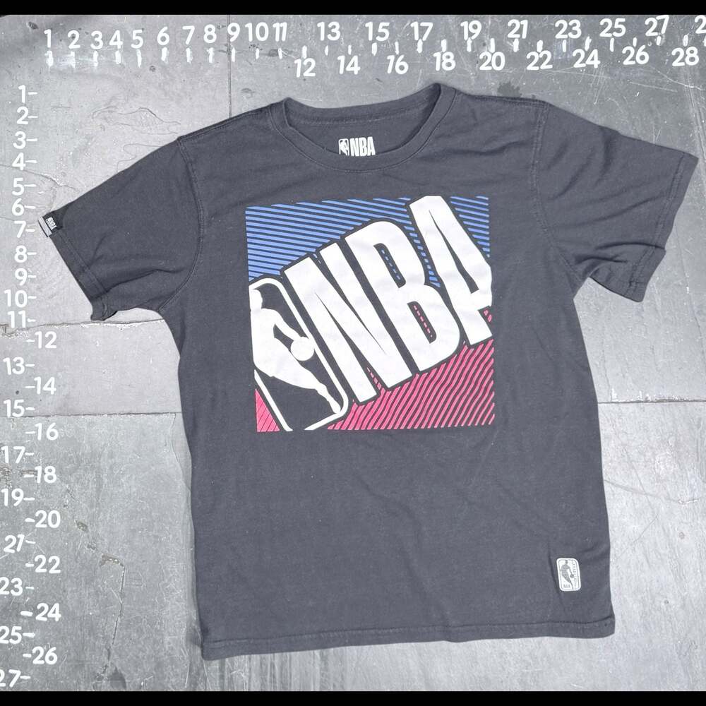 NBA Boys Logo Short Sleeve Graphic T-Shirt Black Youth Size XL (18-20) - Picture 2 of 3
